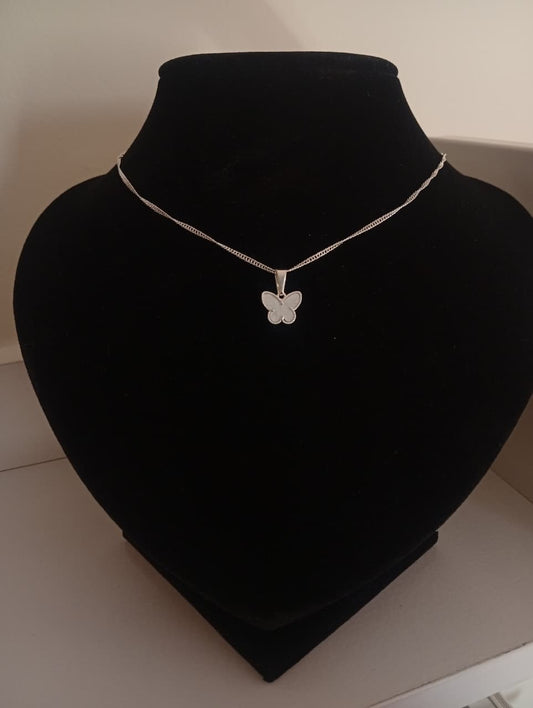 Collar Mariposa Blanca