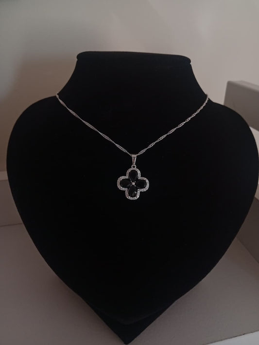 Collar Trébol Nocturno
